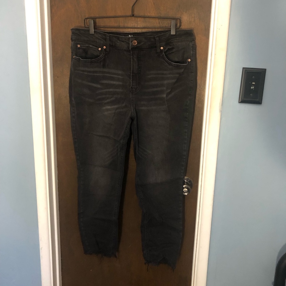 Terra & Sky black cropped jeans.